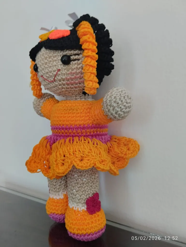 muneca anaranjada3.webp