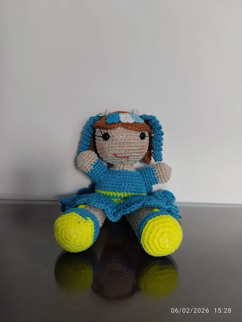 Muneca artesanal azul2.webp